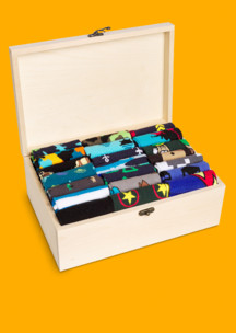 Носки к 23 февраля Funny Socks: Чемодан - лучший подарок (с 21 парой носков)